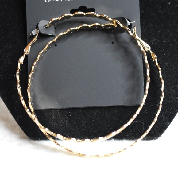 NWT Fashion Accents 3" Gold Tone Heart Hoop Spring Latch Statement Earrings - Picture 2 of 3